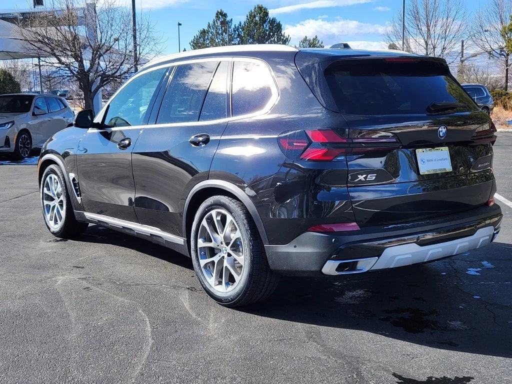 Used 2026 Black BMW xDrive50e image 3