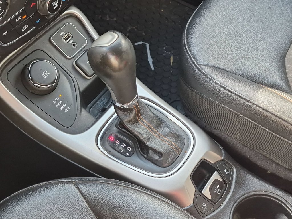 Used 2019 Gray Jeep Latitude image 15