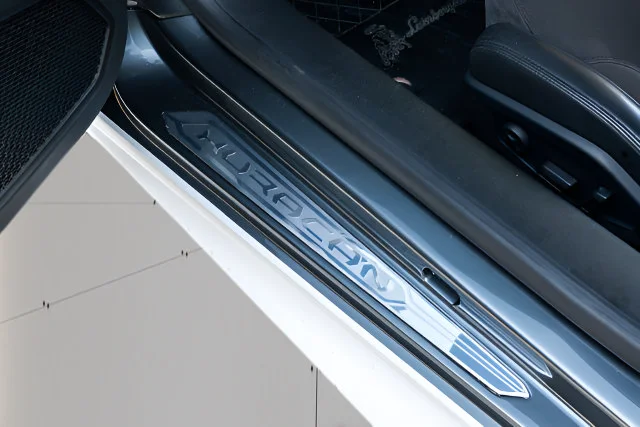 Used 2016  Lamborghini  image 32