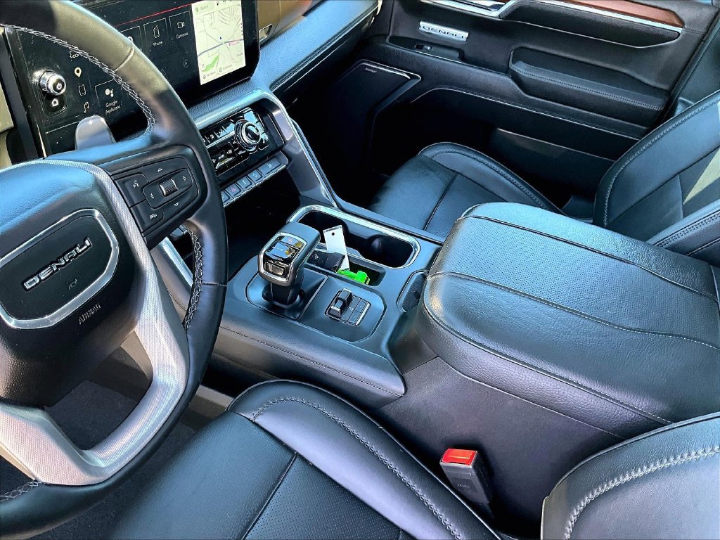 Used 2023 White GMC Denali image 21