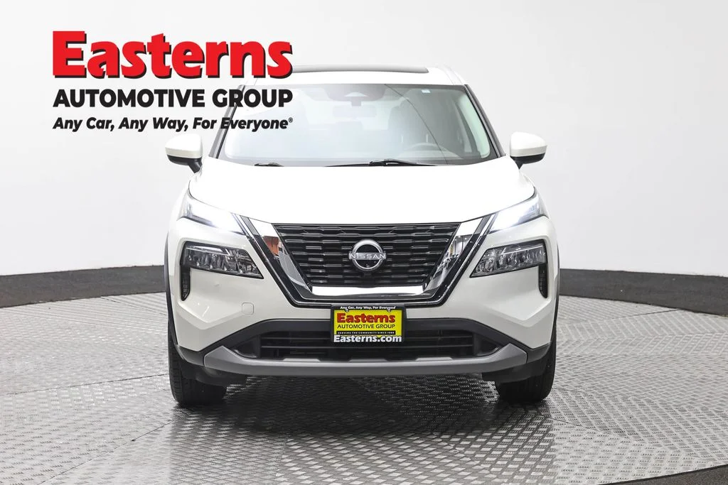 Used 2023 White Nissan SV image 2