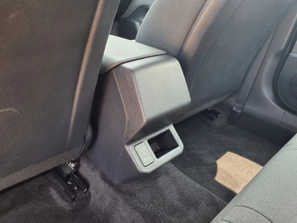 Used 2025 White Kia LXS image 18