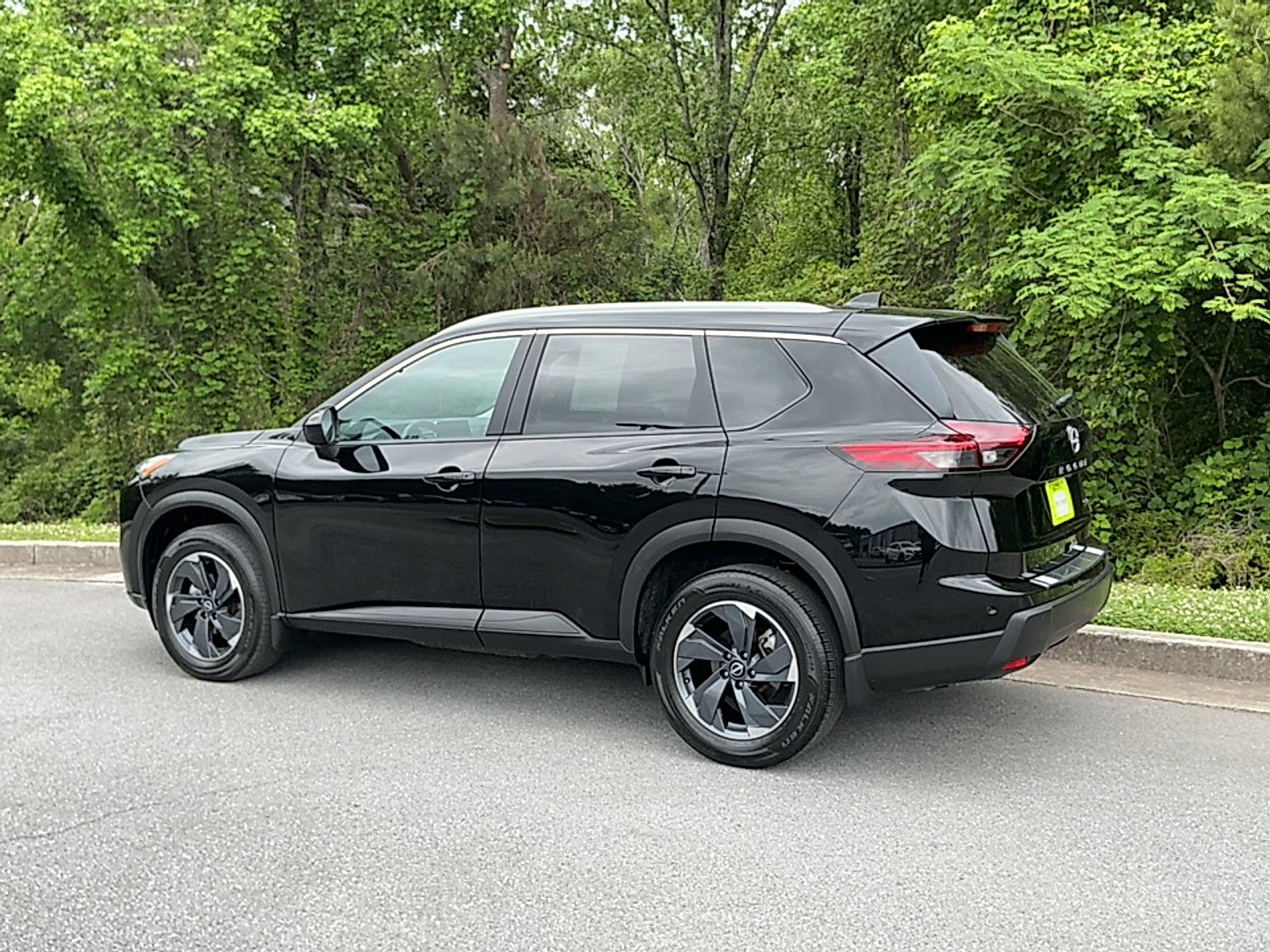 Used 2024 Super Black Nissan SV FWD image 3