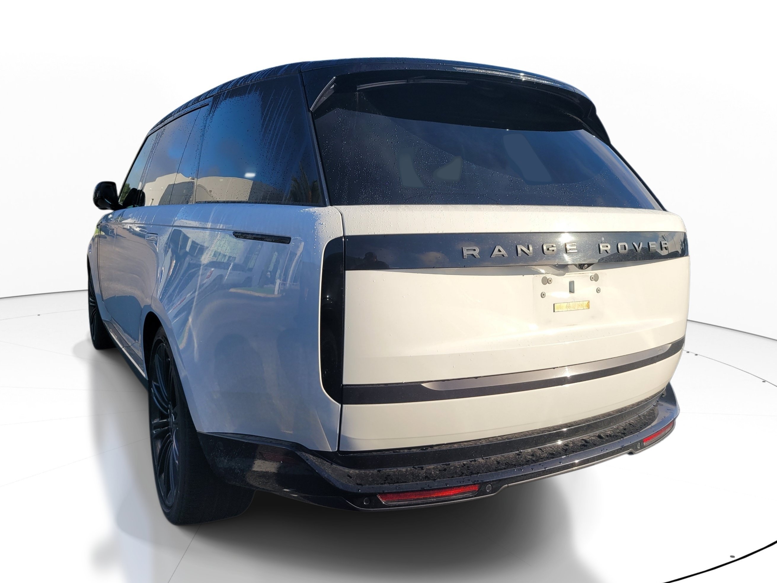 Used 2024  Land Rover SE image 6