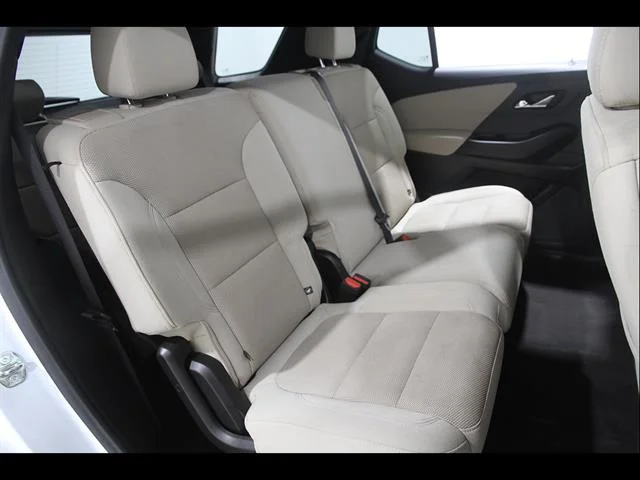 2022 Chevrolet Traverse LS - Photo 17