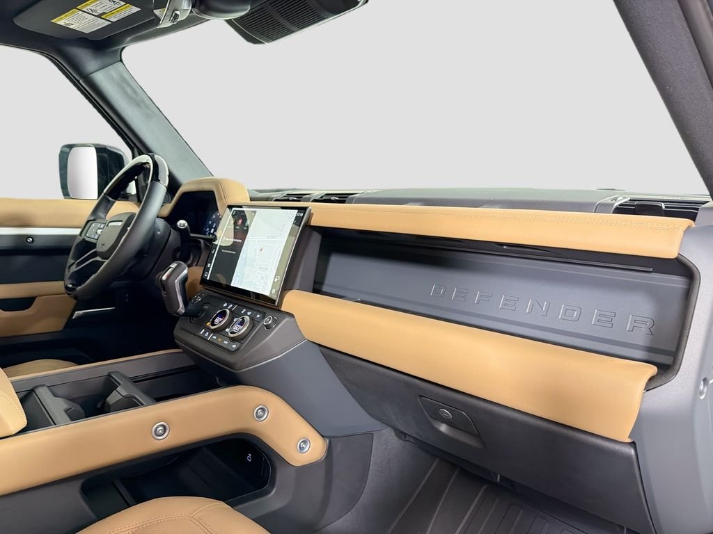 New 2026 Fuji White Land Rover X-Dynamic SE image 31