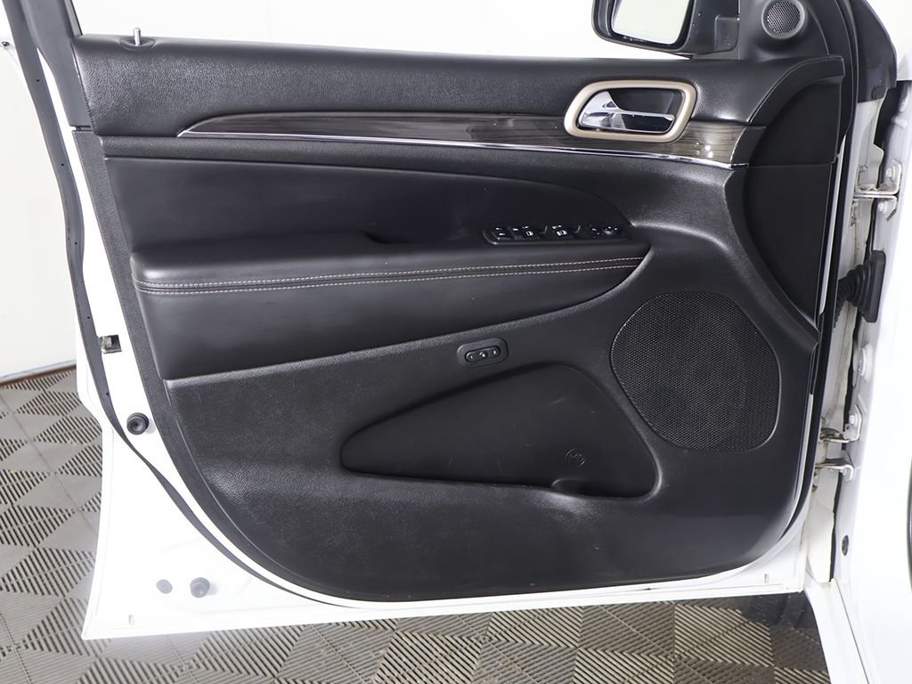 Used 2017 White Jeep Overland image 27