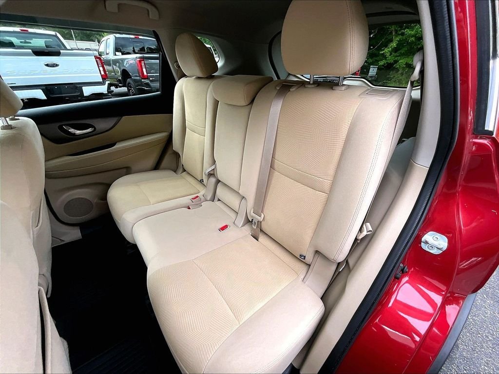 Used 2016 Cayenne Red Nissan SV image 15