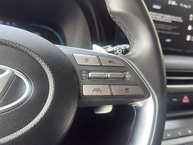 Used 2023 White Hyundai SEL image 16