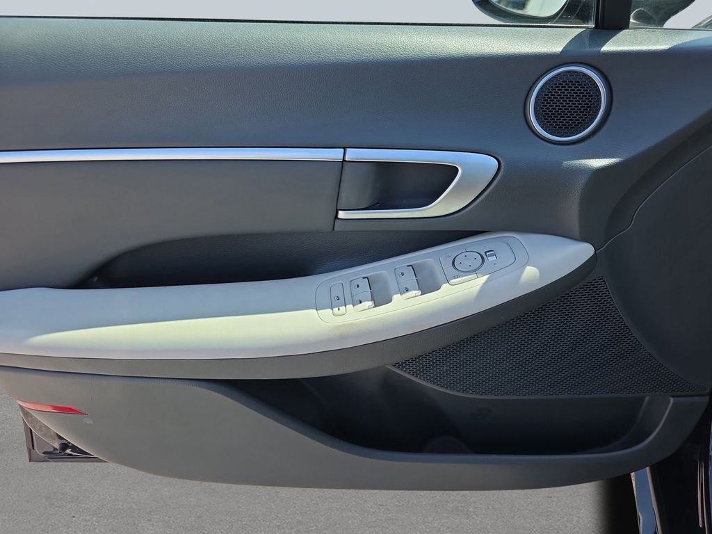 Used 2024 Carbon Blue Hyundai SEL image 17