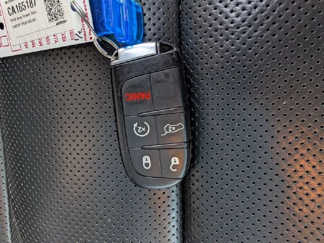 Used 2018 Black Jeep Summit image 29