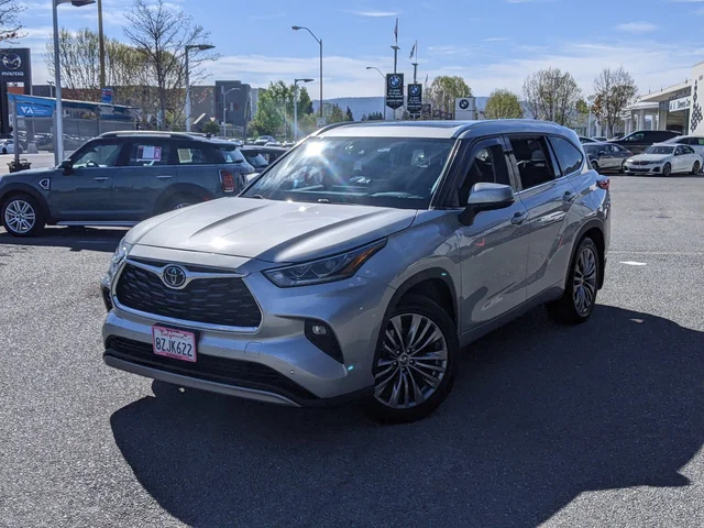 2022 Toyota Highlander Platinum