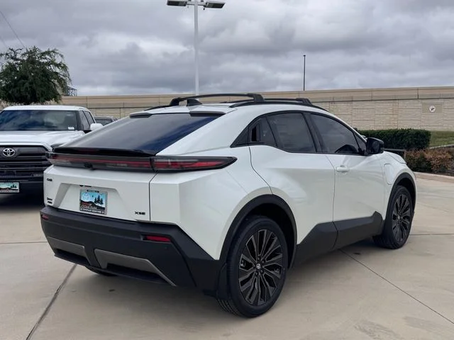 New 2026 Wind Chill Pearl <sup>1</sup> Toyota  XSE image 5