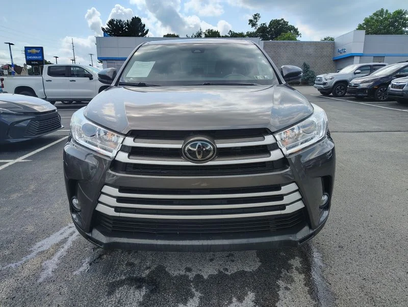 Used 2017 Gray Toyota LE Plus image 2