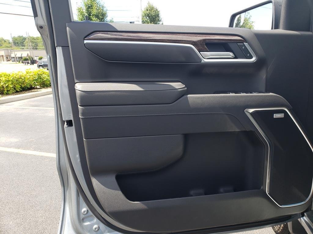 New 2026 Sterling Metallic GMC Elevation image 12