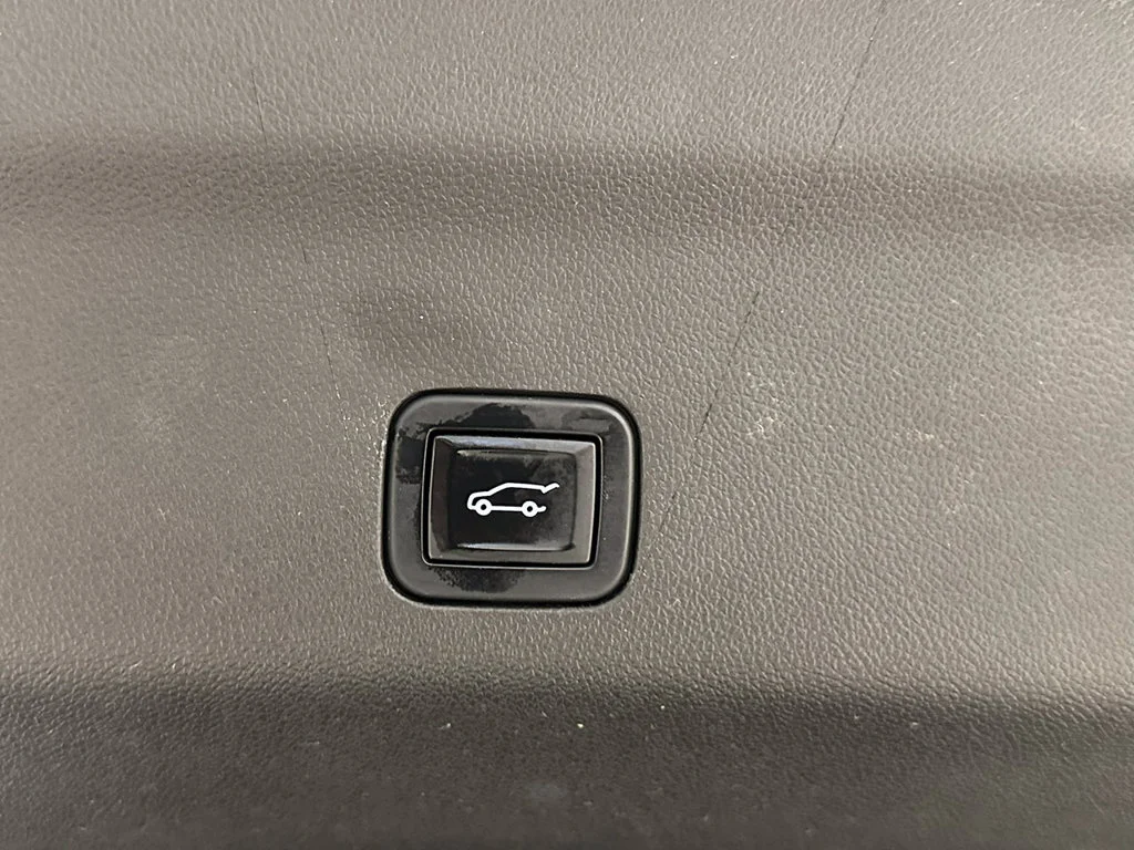 Used 2023 SUMMIT WHITE Chevrolet LT image 16