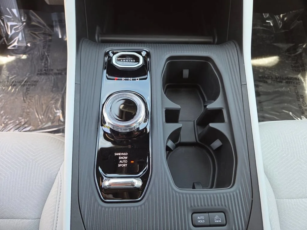 New 2026 Diamond Black Crystal Pearlcoat Jeep Laredo image 30