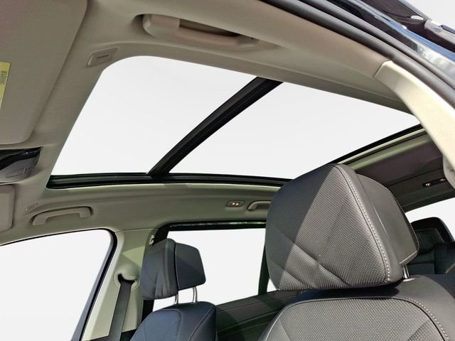 New 2026 Black Sapphire Metallic BMW xDrive40i image 12