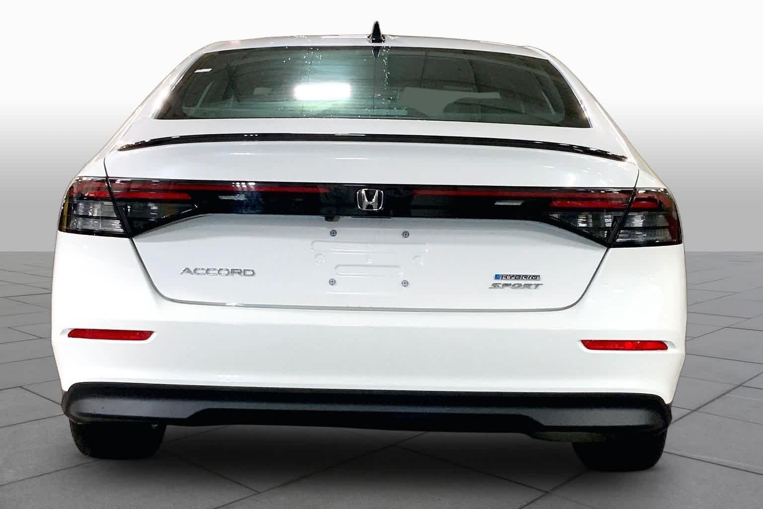 Used 2025 Platinum White Pearl Honda Sport image 5