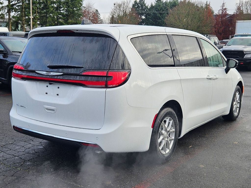 New 2026 Bright White Clear-Coat Exterior Paint Chrysler Select image 7