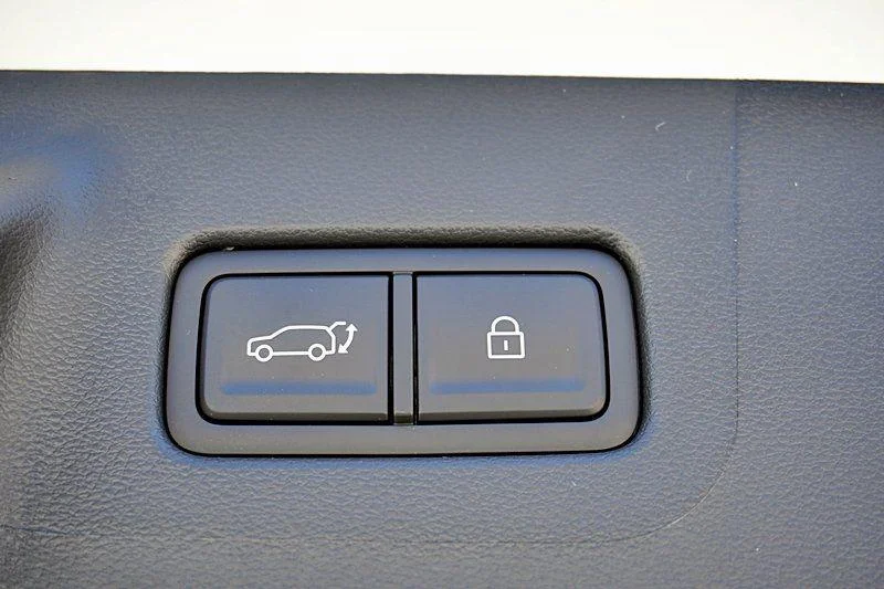 2025 Hyundai Santa Fe Limited - Photo 17