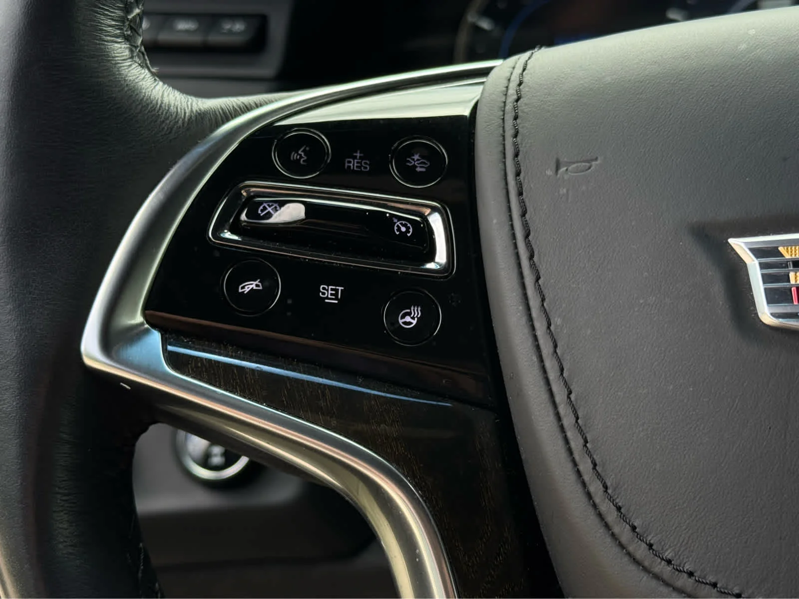 Used 2019 Radiant Silver Metallic Cadillac Platinum image 23