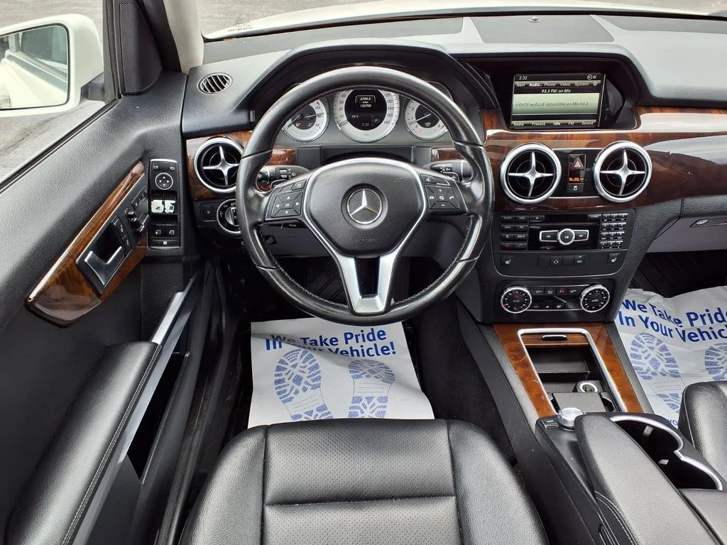 Used 2015 White Mercedes-Benz GLK 350 image 4