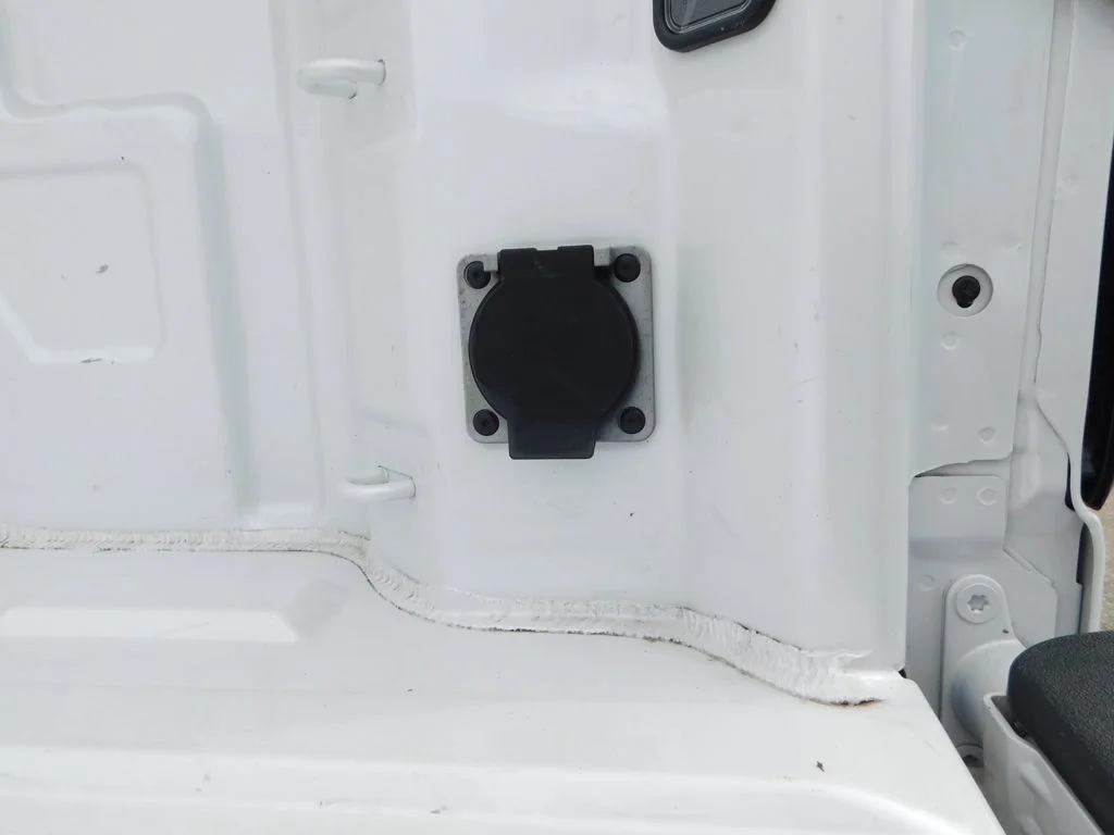 Used 2023 White GMC SLT image 8