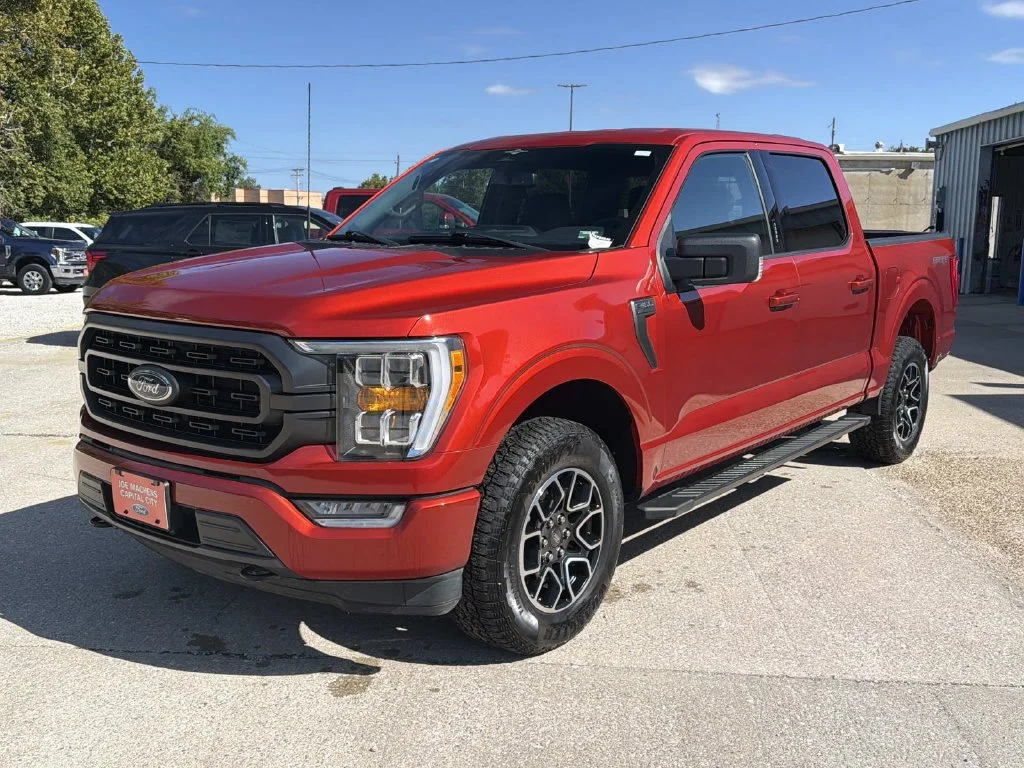 Used 2023 Chili Pepper Red Ford XLT image 9