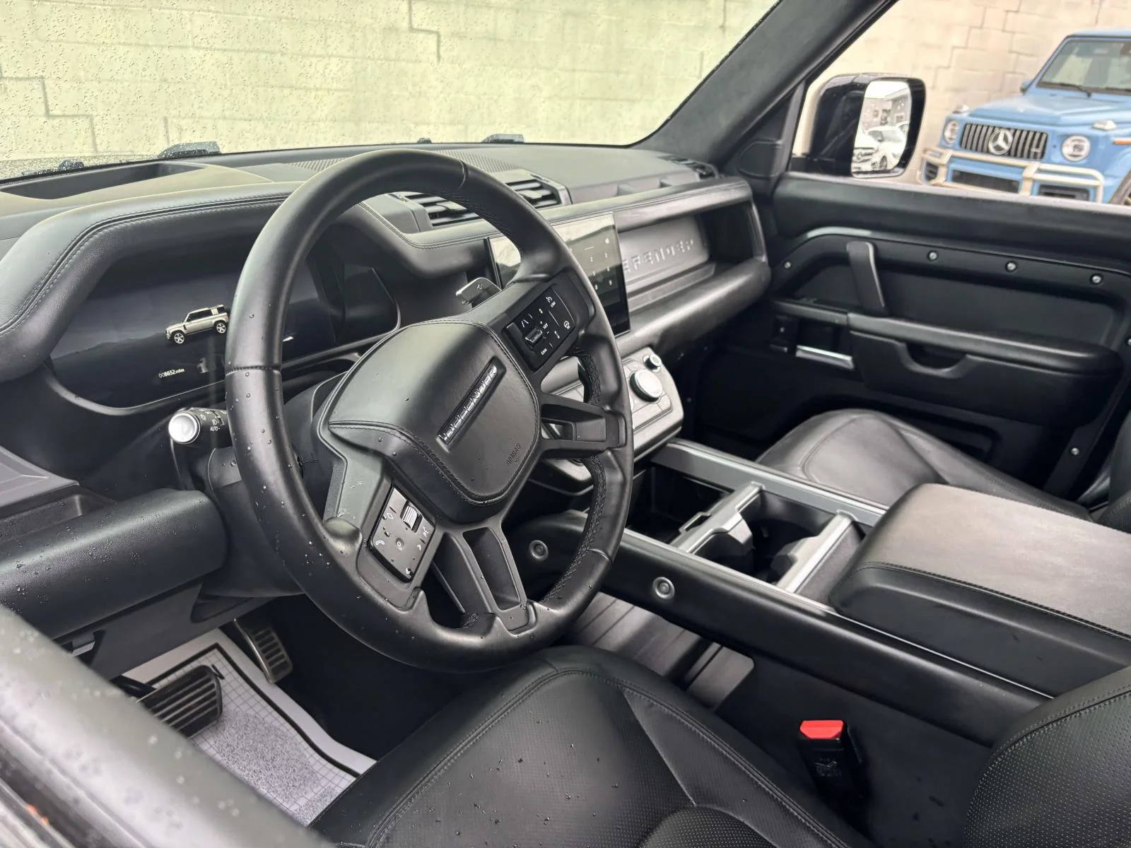 Used 2025 Gray Land Rover V8 image 24