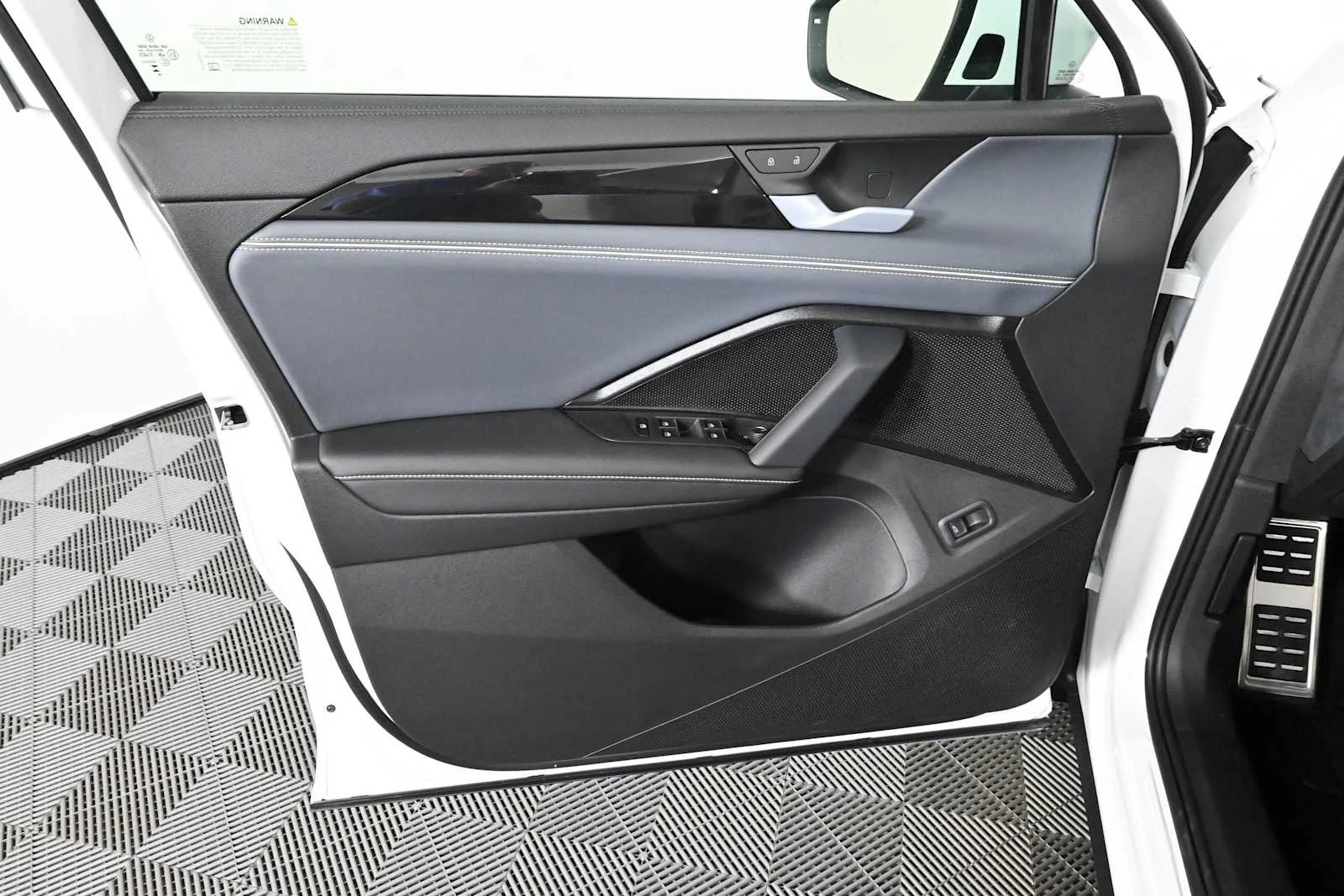New 2026 Opal White Pearl Volkswagen SEL R-Line Turbo image 21