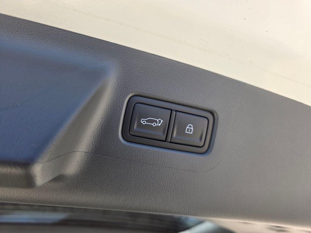 New 2026 White Hyundai SEL FWD image 11
