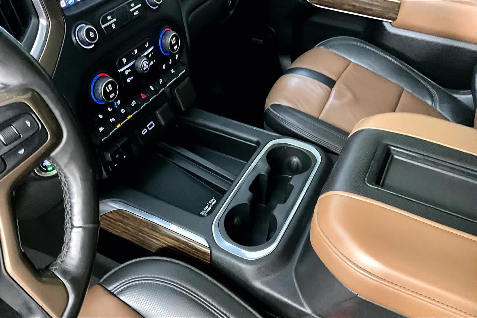 Used 2019 Iridescent Pearl Tricoat Chevrolet High Country image 16