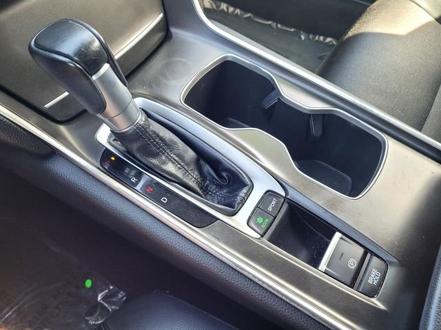 Used 2018  Honda Sport image 18