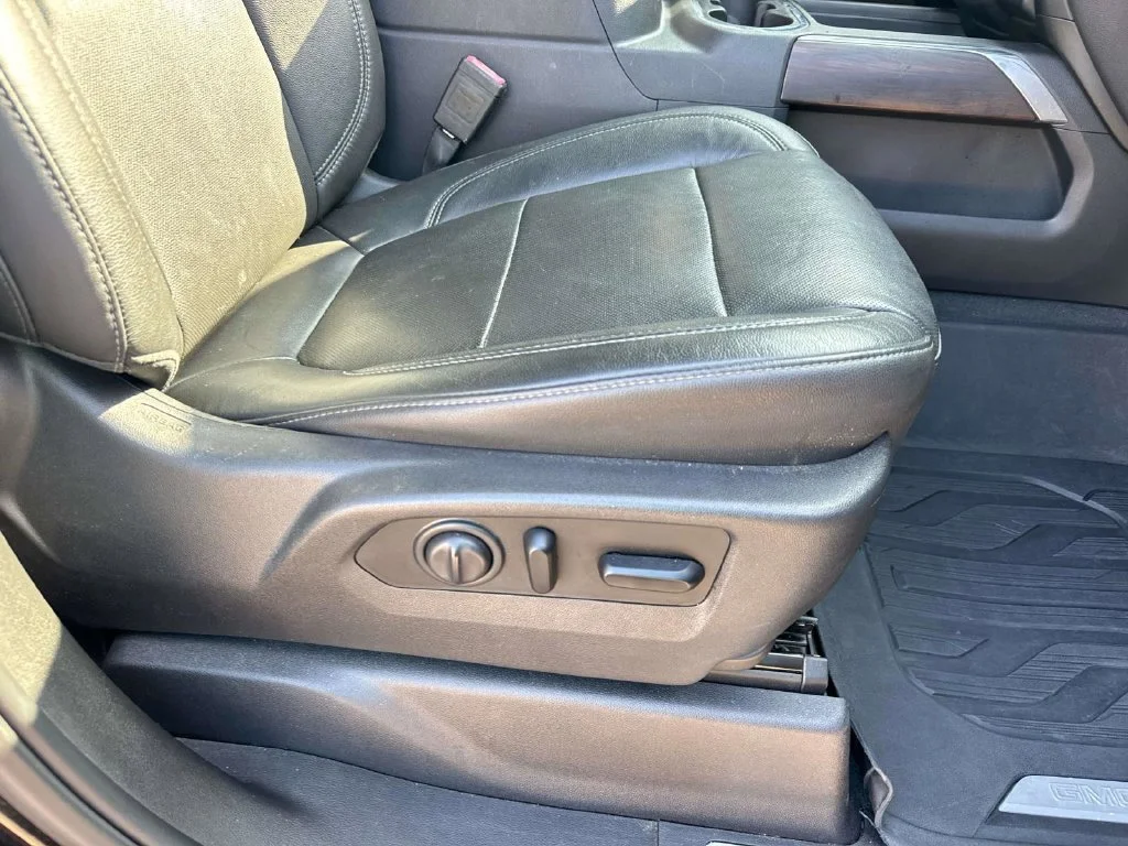 Used 2019 Black GMC SLT image 32