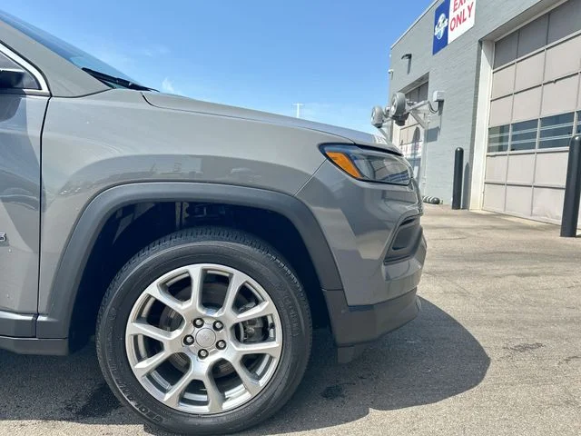 Used 2023 Gray Jeep Latitude Lux image 12