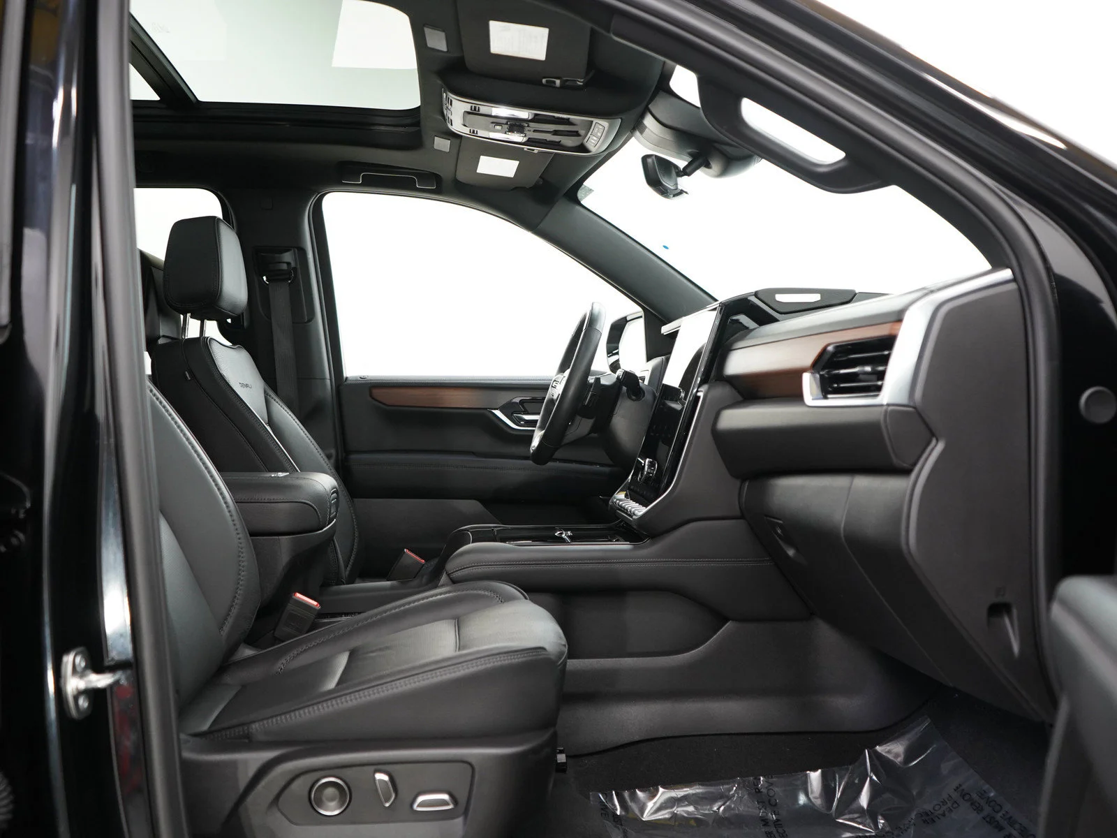 Used 2025  GMC Denali image 11