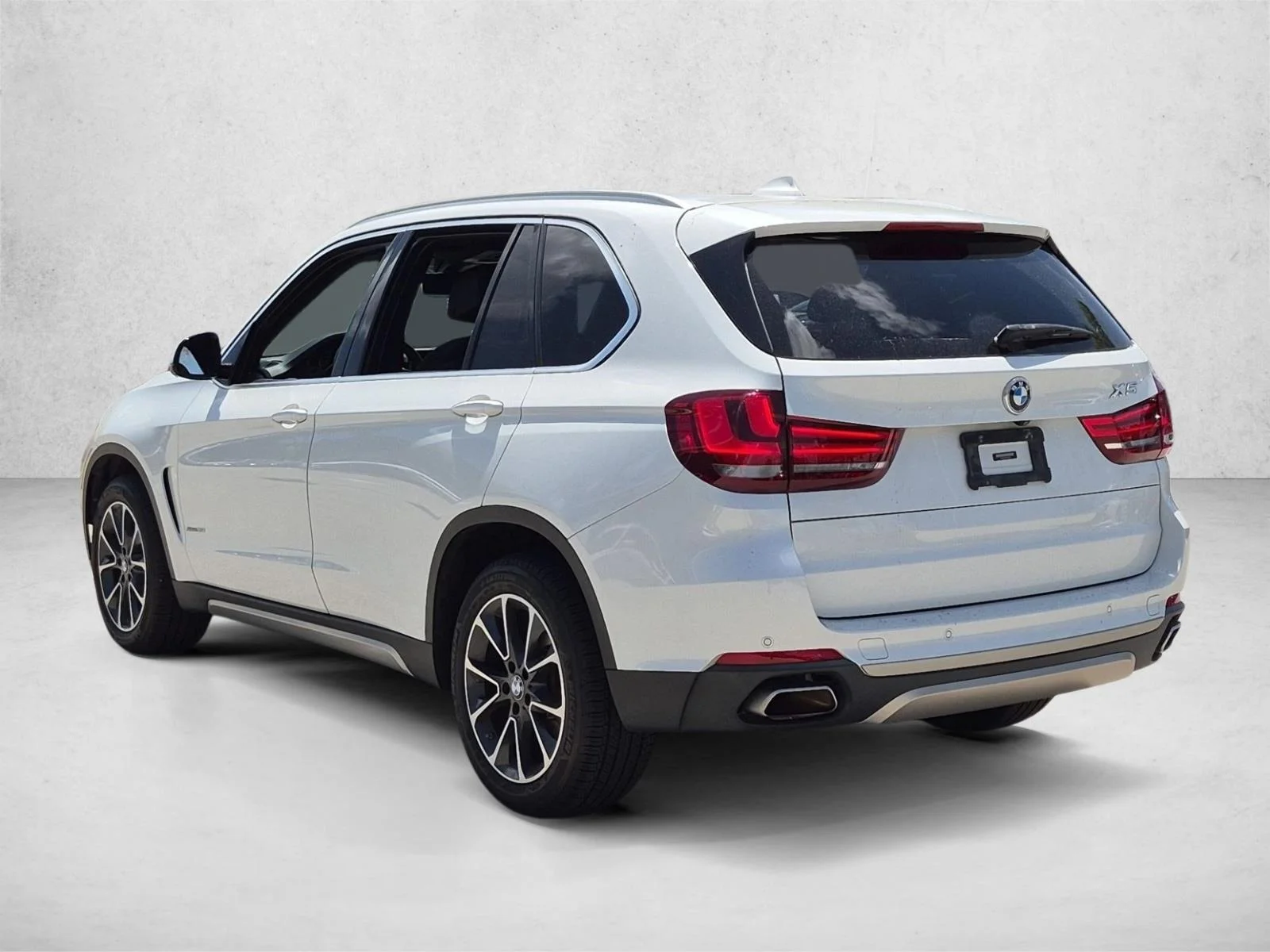 Used 2018 Mineral White Metallic BMW sDrive35i image 8