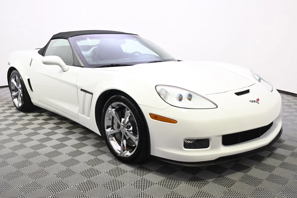 Used 2011 ARCTIC WHITE Chevrolet Z16 Grand Sport w/3LT image 8