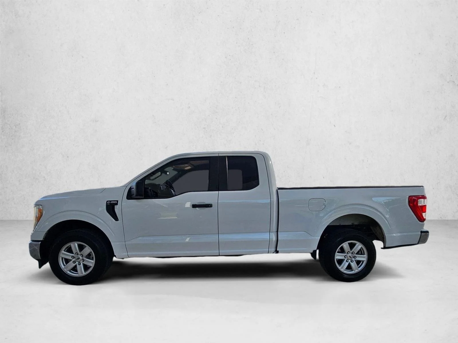 Used 2022 Oxford White Ford XL image 3