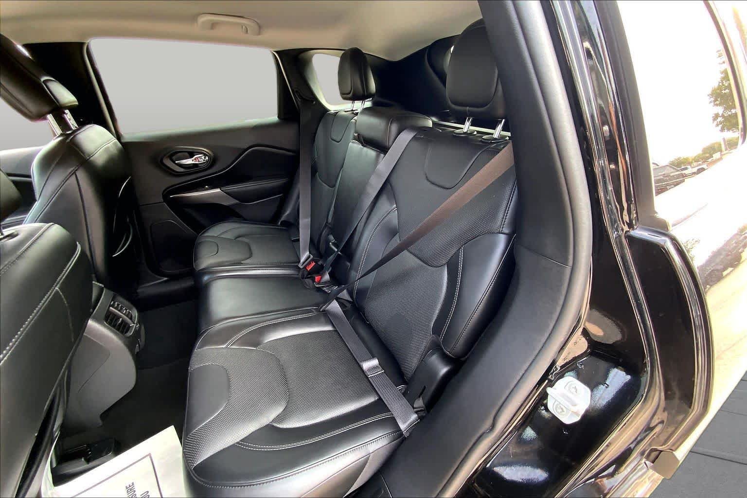 Used 2020 Diamond Black Crystal Pearlcoat Jeep Limited image 19