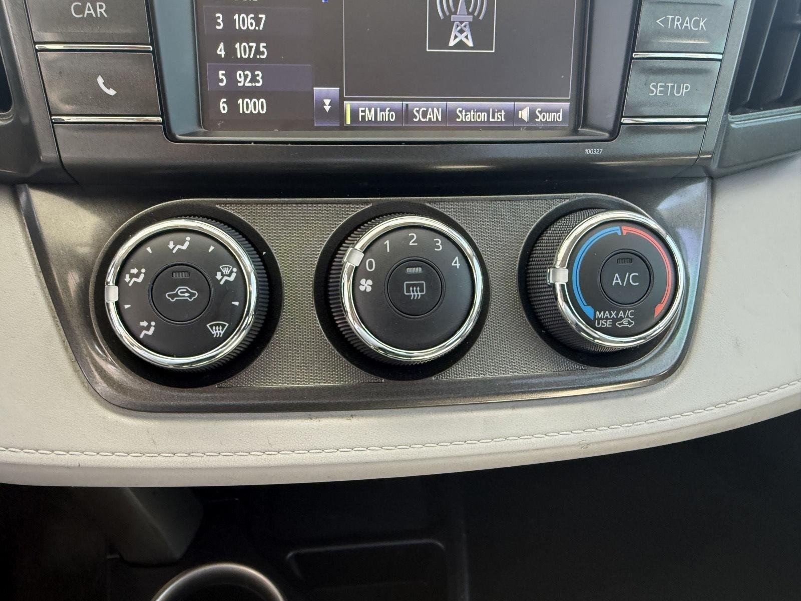 Used 2014 Classic Silver Metallic Toyota LE image 20