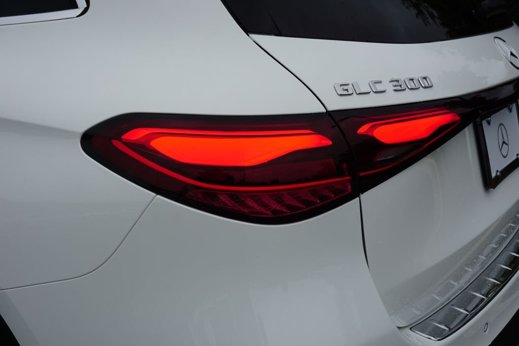 Used 2026 Polar White Mercedes-Benz GLC 300 image 15