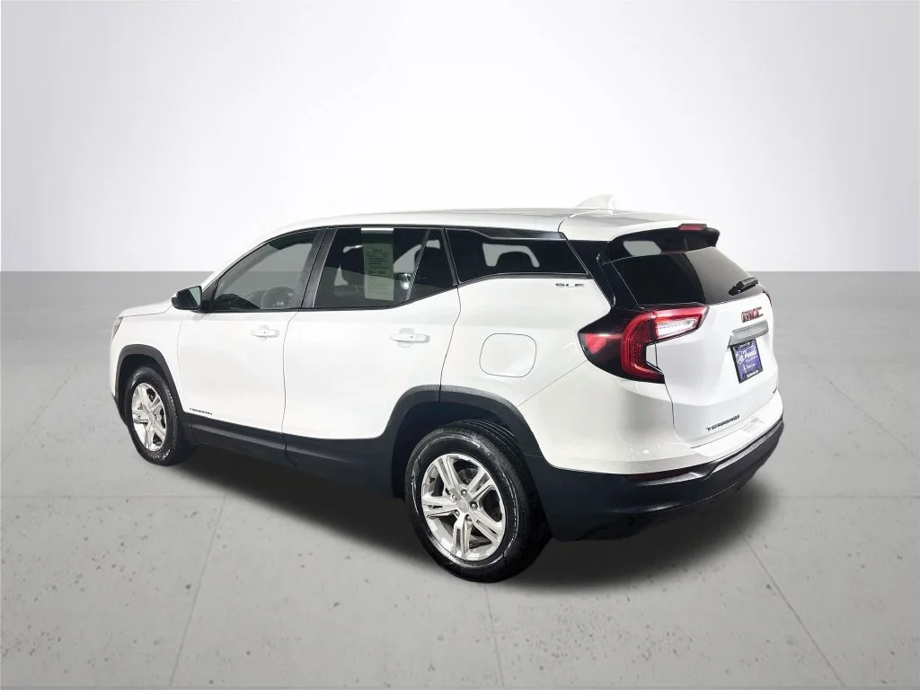 Used 2024 White GMC SLE image 8