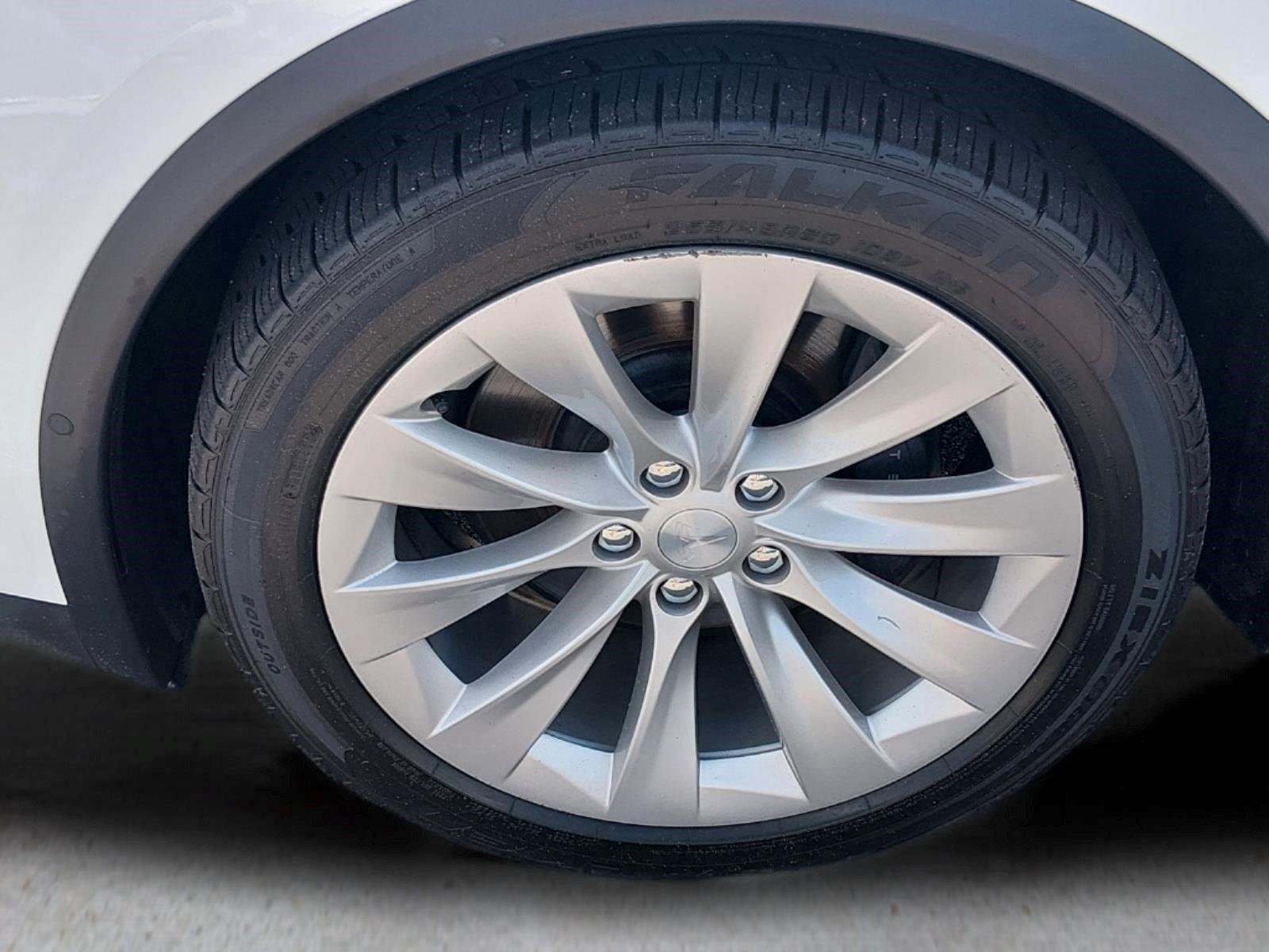 Used 2017  Tesla 90D image 11