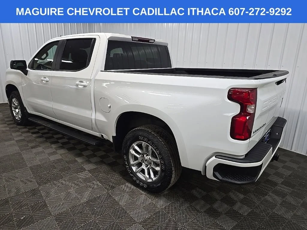 Used 2022 Summit White Chevrolet RST image 9