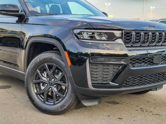 New 2027 High-Gloss Black Paint Jeep Laredo Altitude image 3