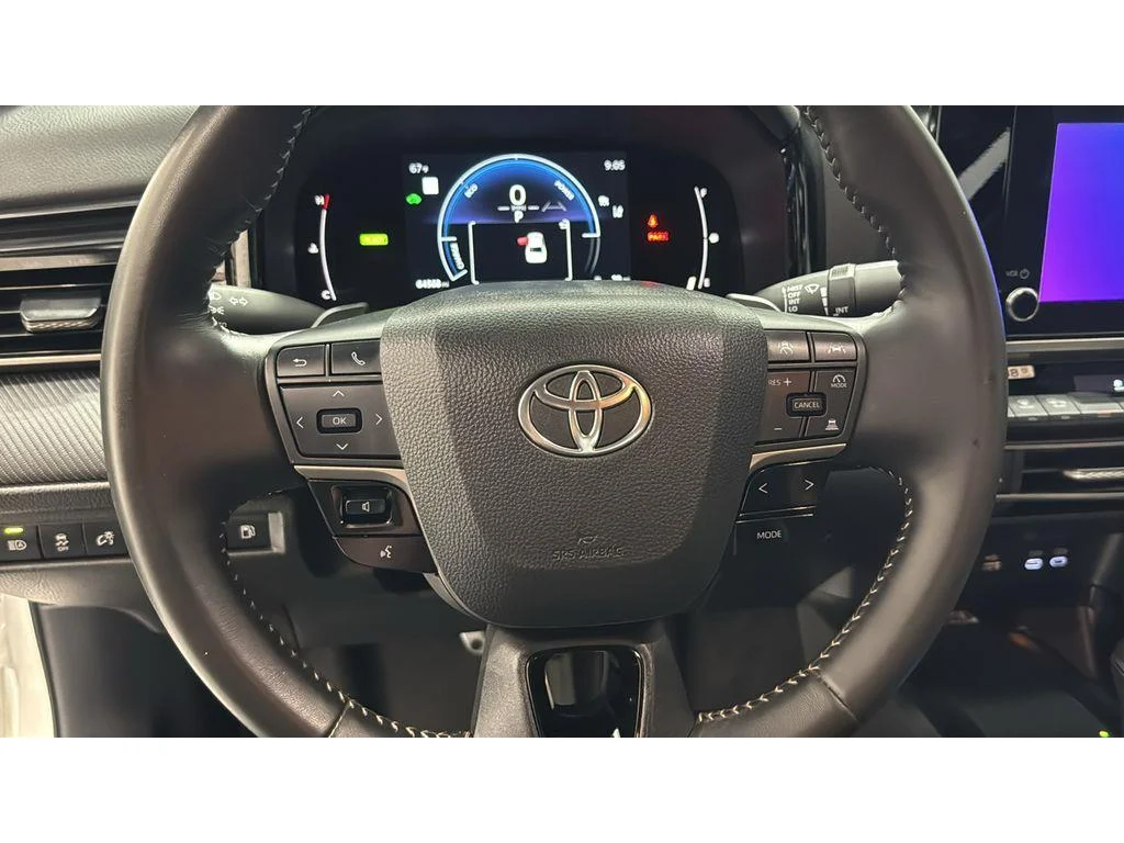 Used 2025 Ice Cap Toyota SE FWD 1 OWNER image 17