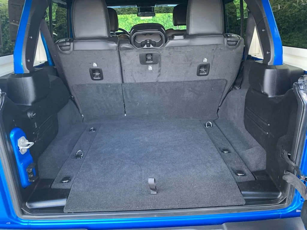 Used 2024 Blue Jeep Sahara image 18