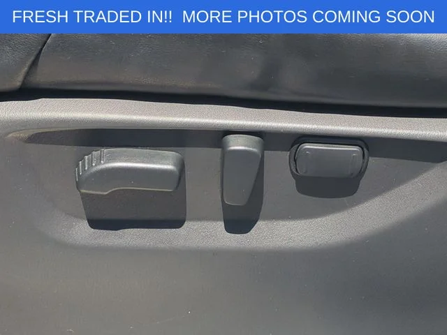 Used 2023 White INFINITI LUXE image 17